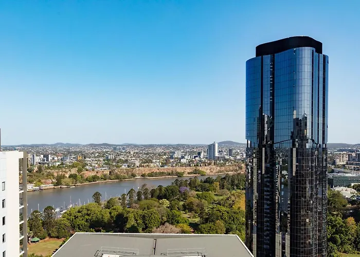 Oaks Brisbane River City Suites