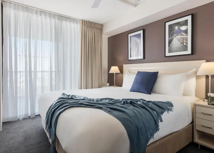 Oaks Brisbane River City Suites