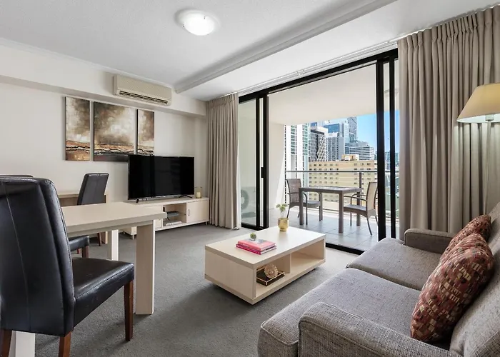 Oaks Brisbane River City Suites