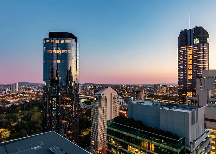 Oaks Brisbane River City Suites